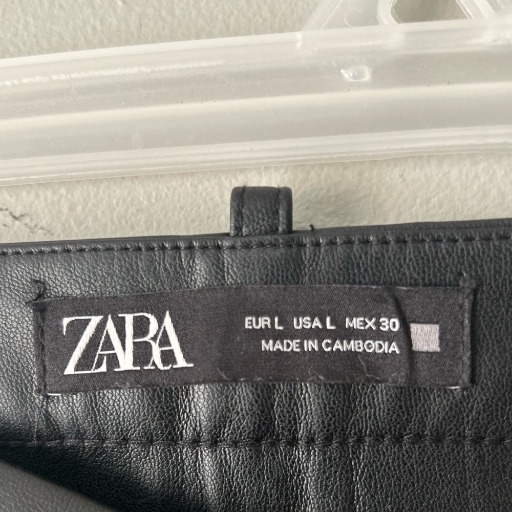 ✌️4 for $20✌️ Zara high waisted vegan leather cigarette pants - Picture 3 of 13